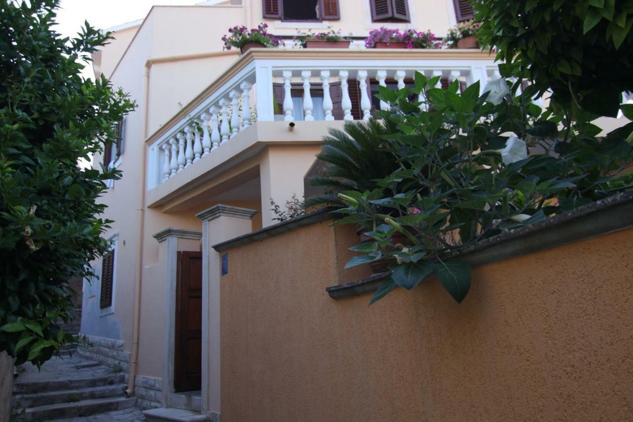 App With A Lovely Patio Mali Lošinj Exterior foto